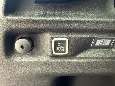 New 2025 Jeep Grand Cherokee L Limited image 6