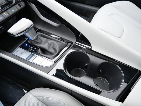 Certified 2025 Hyundai Elantra Limited w/ Cargo Package image 18