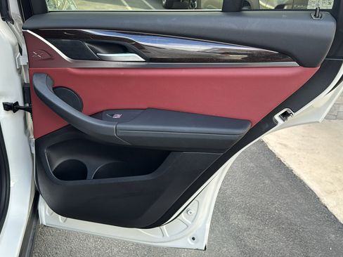 Used 2025 BMW X4 xDrive30i w/ Premium Package image 19