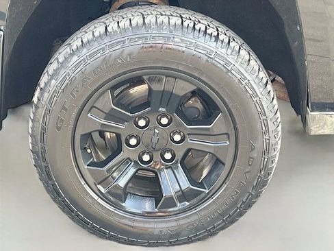 Used 2018 Chevrolet Silverado 1500 LTZ Z71 w/ Midnight Edition AWD/4WD image 31