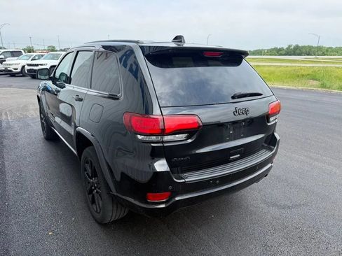 Used 2019 Jeep Grand Cherokee Altitude AWD/4WD image 5