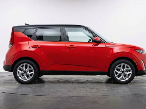 Used 2025 Kia Soul LX w/ LX Technology Package FWD image 11