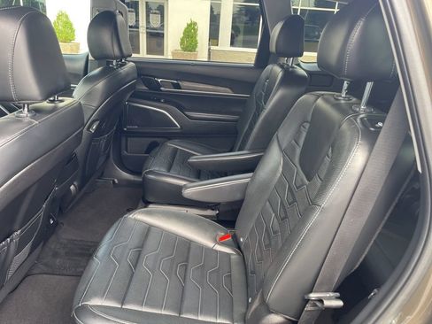Used 2022 Kia Telluride SX w/ SX Prestige Package AWD/4WD image 15