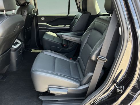 Used 2025 Lincoln Navigator Reserve AWD/4WD image 23