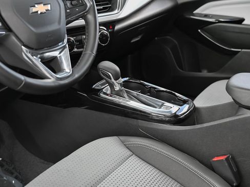 Used 2026 Chevrolet Trax LT w/ LT Convenience Package FWD image 32