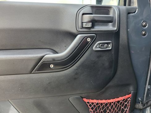 Used 2017 Jeep Wrangler Unlimited Rubicon AWD/4WD image 23