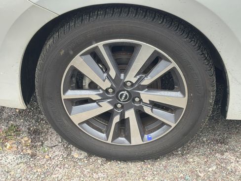 Used 2025 Nissan Versa SV FWD image 24