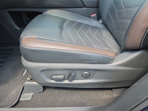 Used 2024 Nissan Pathfinder Platinum w/ Cargo Package FWD image 16