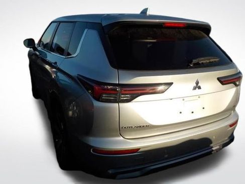 Used 2025 Mitsubishi Outlander SE FWD image 8