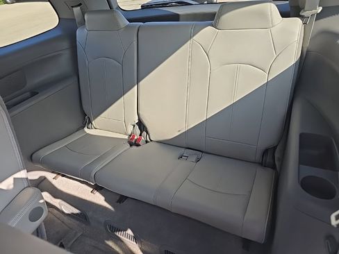 Used 2016 GMC Acadia SLT AWD/4WD image 13