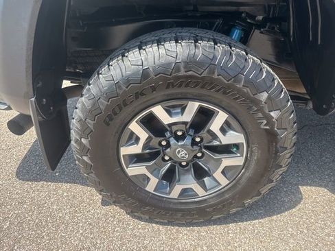 Used 2021 Toyota Tacoma TRD Off-Road image 15