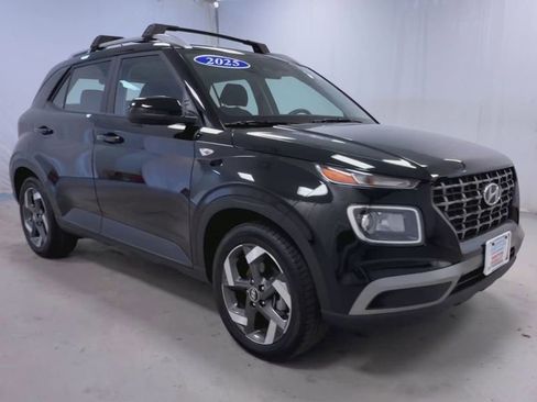 Used 2025 Hyundai Venue SEL FWD image 16
