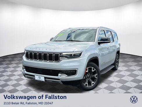 Used 2023 Jeep Wagoneer Series III w/ Preferred Equipment Group AWD/4WD image 1