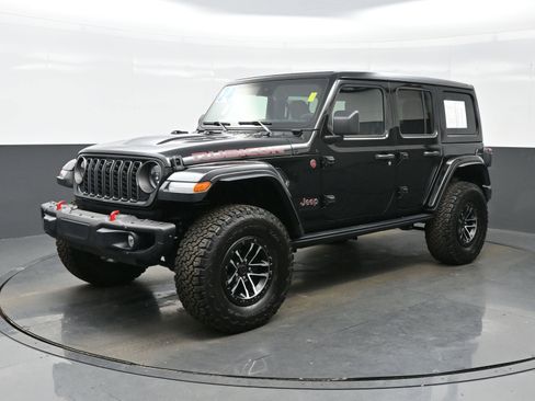 Used 2024 Jeep Wrangler Unlimited Rubicon image 2