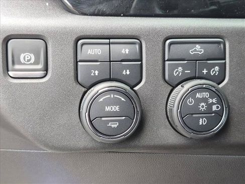 Certified 2024 Chevrolet Silverado 1500 LT Trail Boss w/ Convenience Package II AWD/4WD image 17