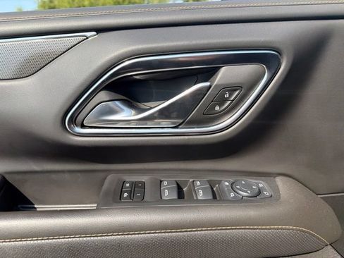 Used 2024 GMC Yukon AT4 w/ Technology Package AWD/4WD image 12