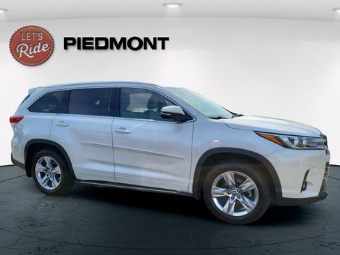 Used 2017 Toyota Highlander Limited AWD/4WD image 4