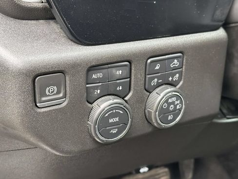 Used 2023 Chevrolet Silverado 1500 LTZ w/ LTZ Premium Package AWD/4WD image 18