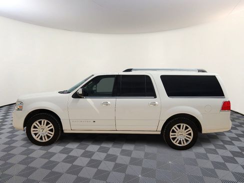 Used 2012 Lincoln Navigator L 2WD image 2