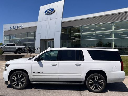 Used 2018 Chevrolet Suburban Premier AWD/4WD image 3