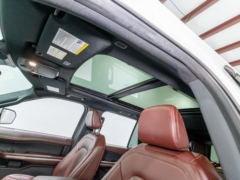 Used 2022 Ford Expedition Max Limited image 18