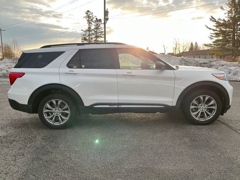 Used 2023 Ford Explorer XLT w/ Equipment Group 202A image 6