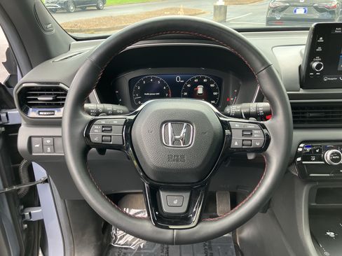 Certified 2025 Honda Pilot Black Edition image 19