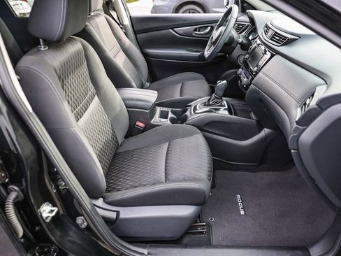 Used 2019 Nissan Rogue SV image 6