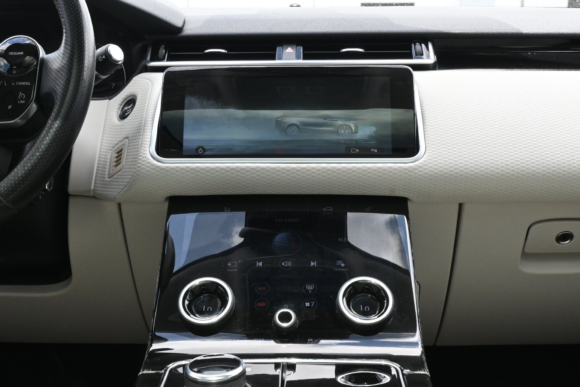 Used 2020 Land Rover Range Rover Velar S AWD/4WD image 12