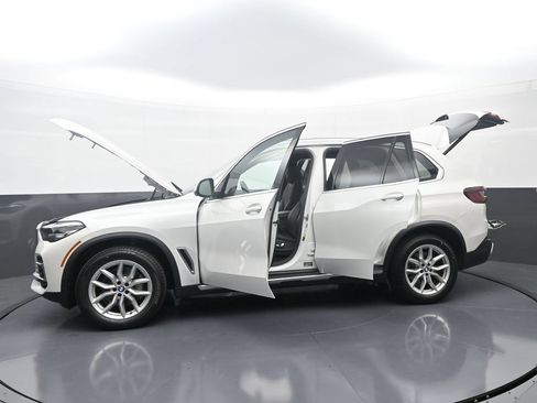 Used 2022 BMW X5 xDrive40i w/ Premium Package AWD/4WD image 40