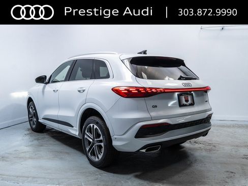 Used 2025 Audi Q5 Premium w/ Convenience Package image 4