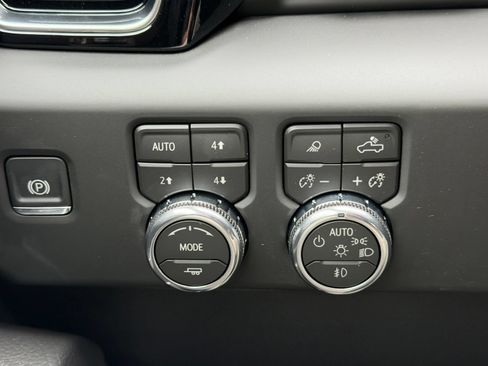 New 2026 GMC Sierra 3500 Denali w/ Denali Reserve Package AWD/4WD image 12