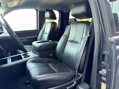 Used 2011 Chevrolet Silverado 2500 LT w/ Interior Plus Package AWD/4WD image 20