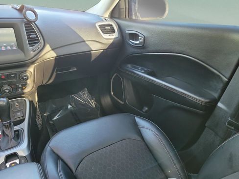 Used 2019 Jeep Compass Latitude w/ Cold Weather Group AWD/4WD image 10