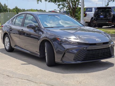 Used 2025 Toyota Camry LE FWD image 23