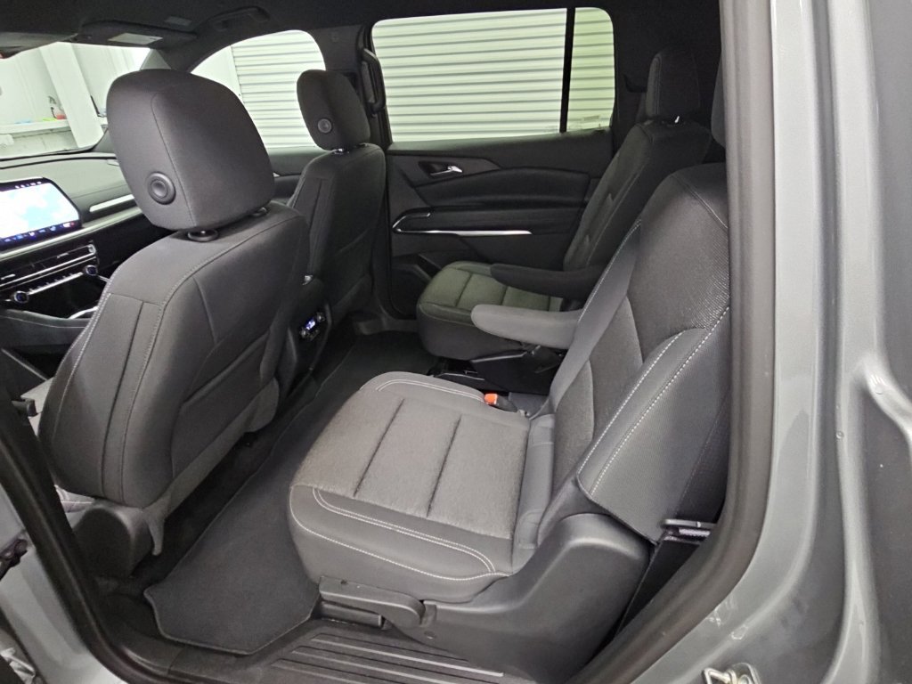 Certified 2026 Chevrolet Traverse LT FWD image 30