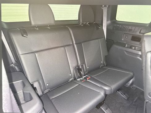 Used 2025 Hyundai Santa Fe Calligraphy image 12