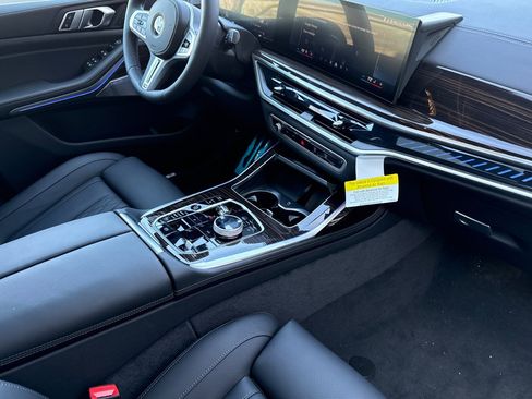 New 2026 BMW X7 M60i image 14