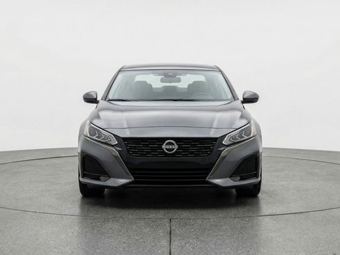 Used 2025 Nissan Altima 2.5 SV image 2