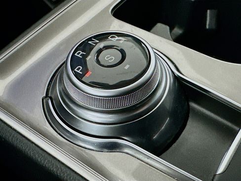 Used 2024 Ford Edge SEL image 25