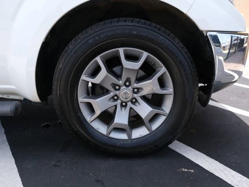 Used 2019 Nissan Frontier SL image 18