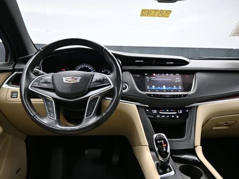 Used 2017 Cadillac XT5 Luxury w/ Driver Awareness Package FWD image 15