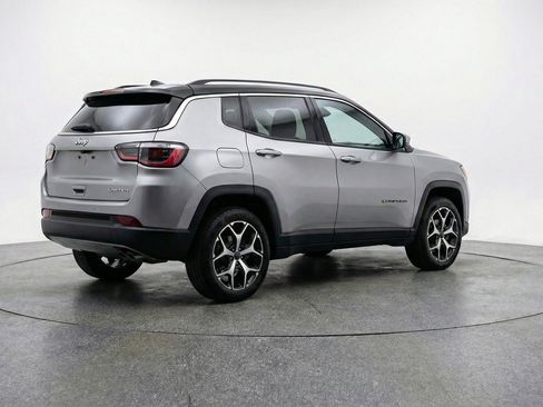 Used 2025 Jeep Compass Limited AWD/4WD image 9