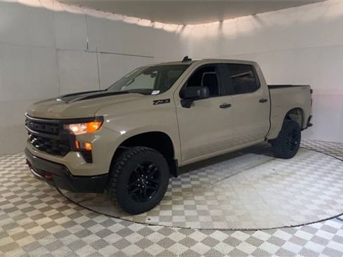 Used 2023 Chevrolet Silverado 1500 Custom Trail Boss w/ LPO, Dark Essentials Package image 4