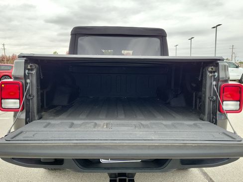 Used 2024 Jeep Gladiator Sport image 8