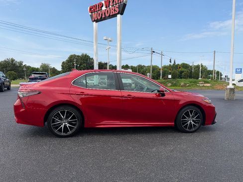 Used 2023 Toyota Camry SE FWD image 8