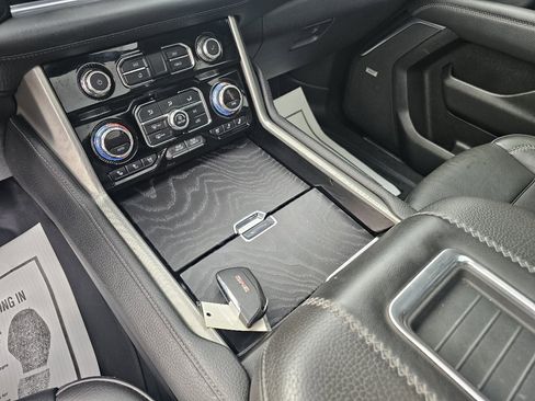 Used 2021 GMC Yukon Denali w/ Denali Premium Package image 22