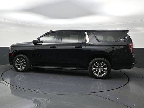 Used 2024 Chevrolet Suburban LT w/ LT Signature Package RWD image 2