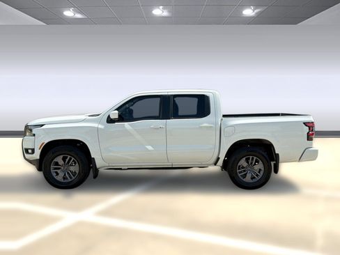 Used 2025 Nissan Frontier SV w/ SV Convenience Package AWD/4WD image 2