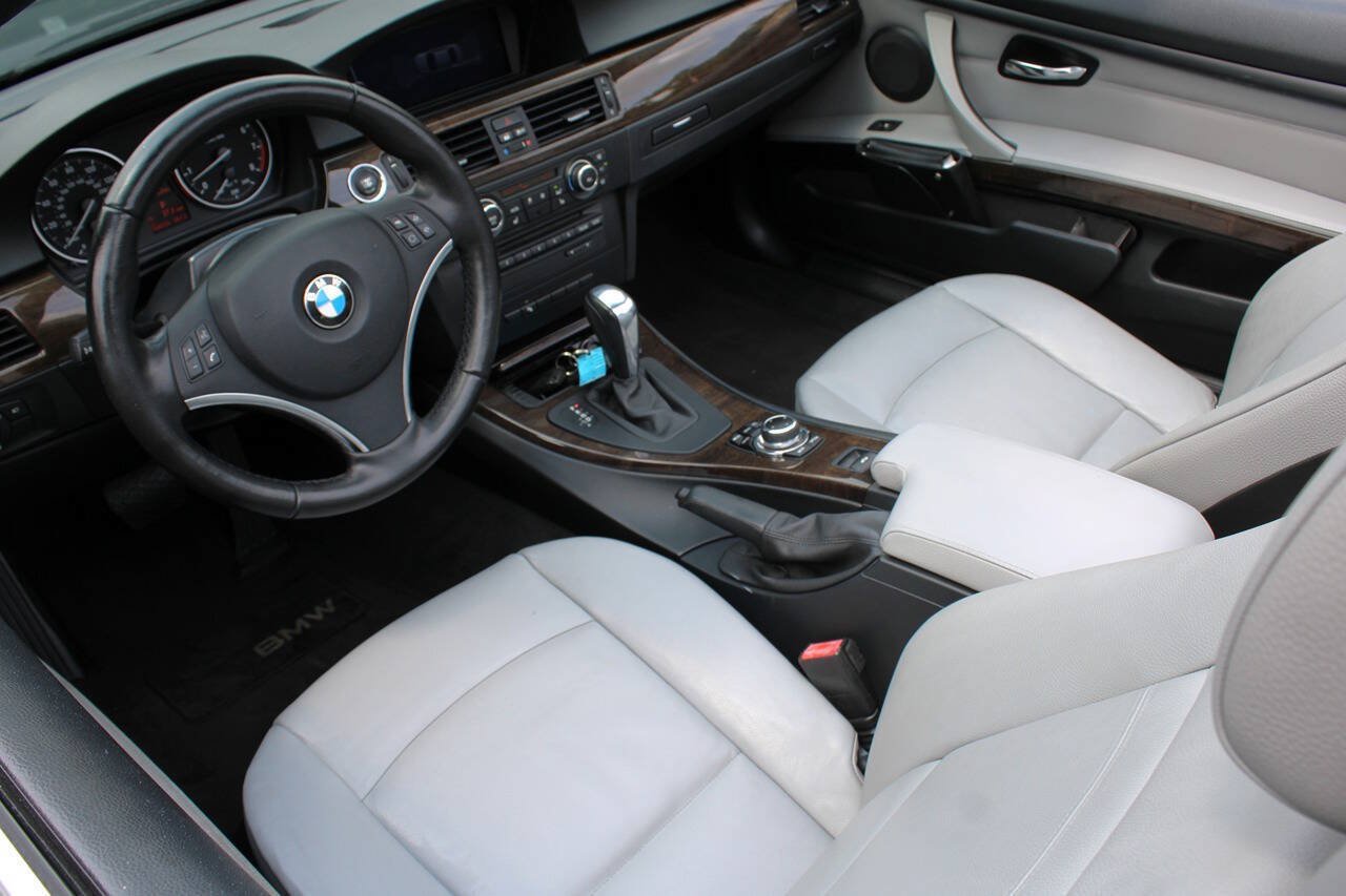 Used 2013 BMW 335i Convertible RWD image 22